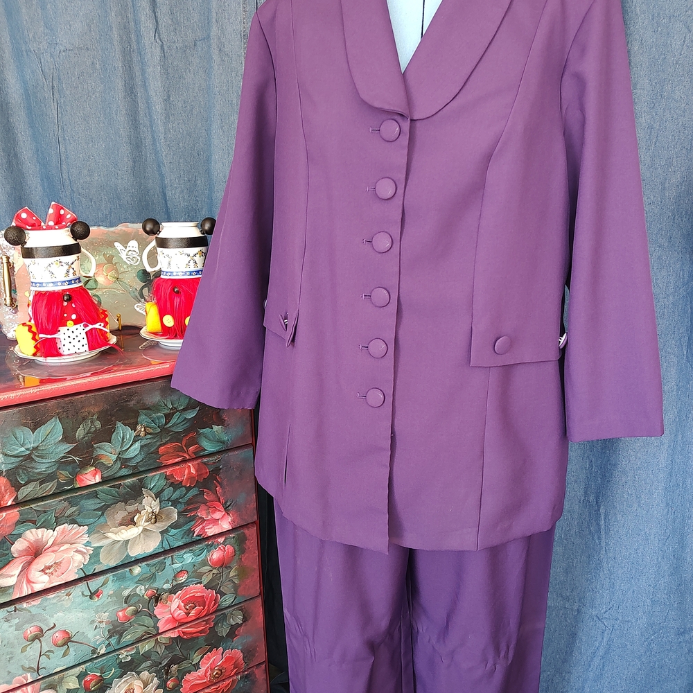 Purple Pantsuit with Classic Fit and Lightweight Fabric